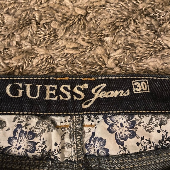 Guess mini skirt - Picture 3 of 3
